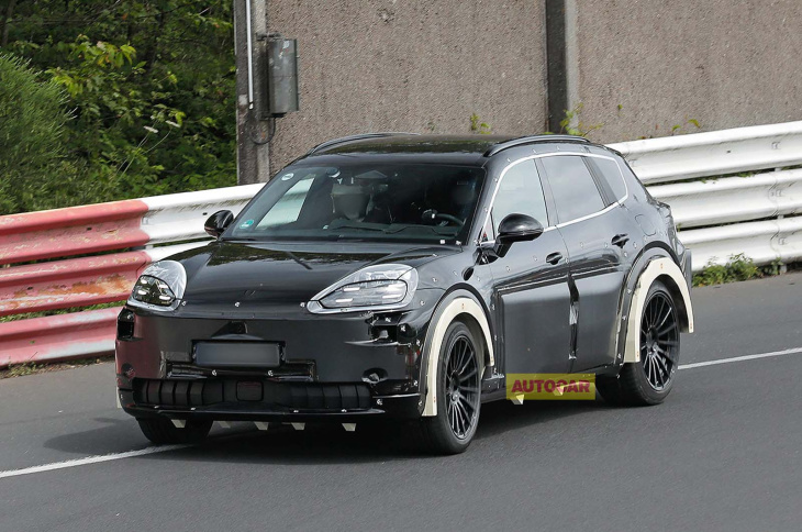 neuer vollelektrischer porsche cayenne bei testfahrten auf dem nürburgring gesichtet