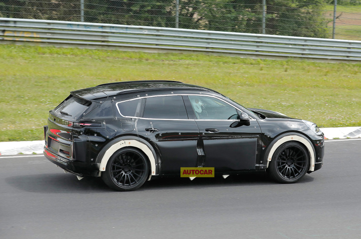 neuer vollelektrischer porsche cayenne bei testfahrten auf dem nürburgring gesichtet