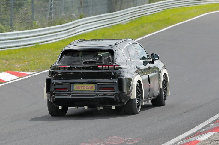 neuer vollelektrischer porsche cayenne bei testfahrten auf dem nürburgring gesichtet