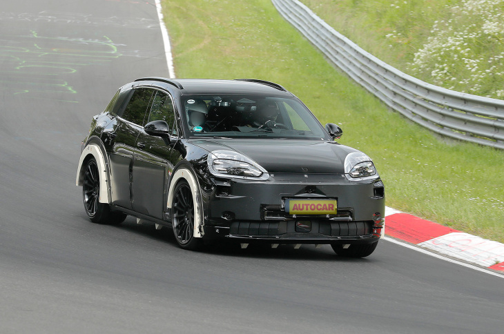 neuer vollelektrischer porsche cayenne bei testfahrten auf dem nürburgring gesichtet