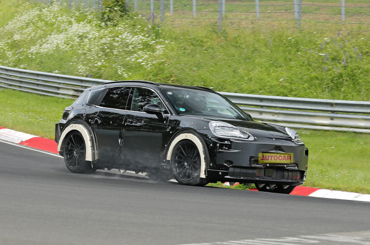 neuer vollelektrischer porsche cayenne bei testfahrten auf dem nürburgring gesichtet