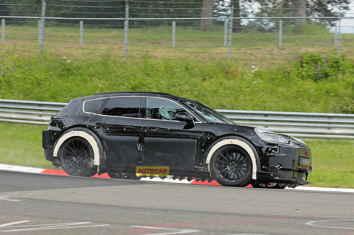 neuer vollelektrischer porsche cayenne bei testfahrten auf dem nürburgring gesichtet