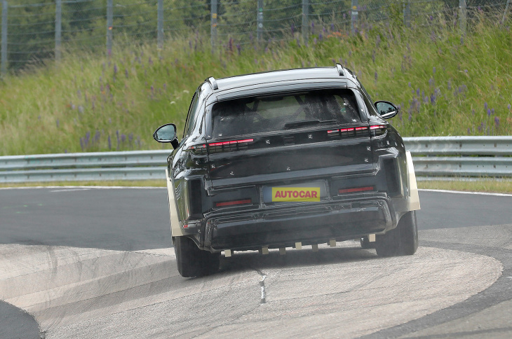 neuer vollelektrischer porsche cayenne bei testfahrten auf dem nürburgring gesichtet