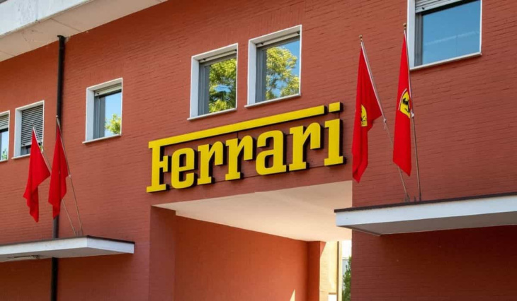 ferrari zerstört tausende von artikeln mit ihrem markenzeichen im kampf gegen fälschung