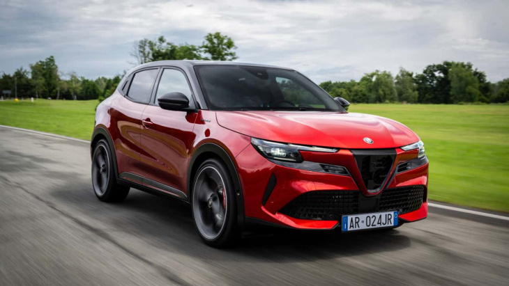 alfa romeo junior elettrica veloce: 207-kw-familienracer im test