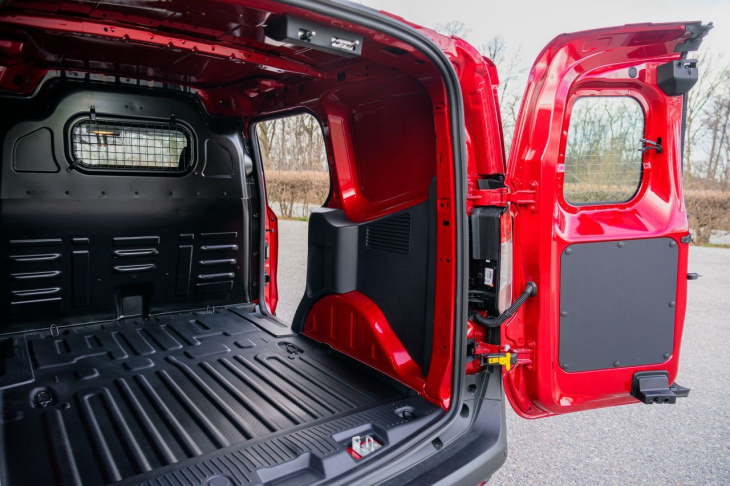 test: ford transit courier 1,5 ecoblue, der kleine riese  wird erwachsen