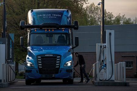 500-km-transportband statt lkw-verkehr