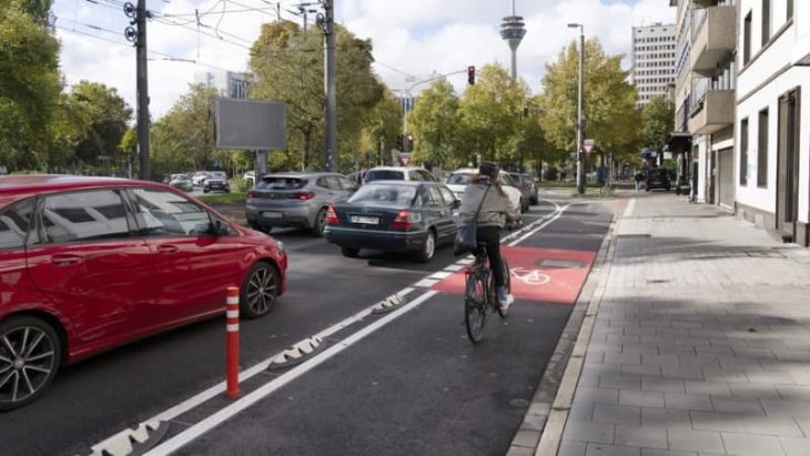 auto-verkehr in deutschen großstädten wird immer weniger