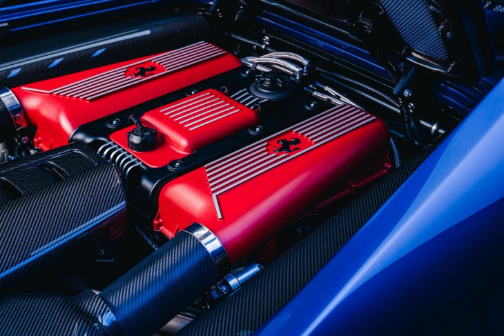 evoluto automobili ferrari f355 restomod: viel carbon und viel leistung!