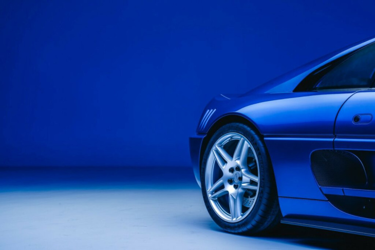 evoluto automobili ferrari f355 restomod: viel carbon und viel leistung!