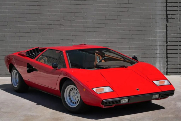 rod stewarts lamborghini countach lp400 steht zum verkauf.