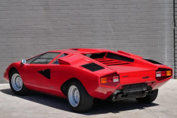 rod stewarts lamborghini countach lp400 steht zum verkauf.