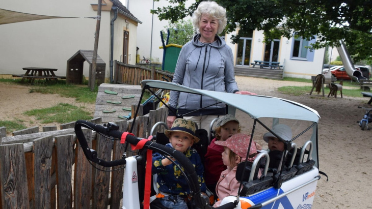 neuwagen für kitas im kreis görlitz: schicke sechssitzer-cabriolets für die ausfahrt