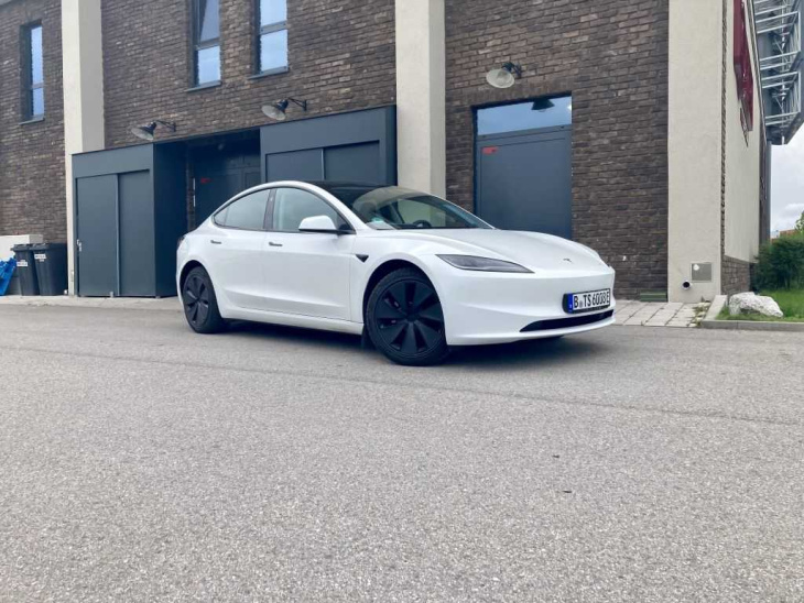 wegen strafzöllen aus china teurer: tesla model 3