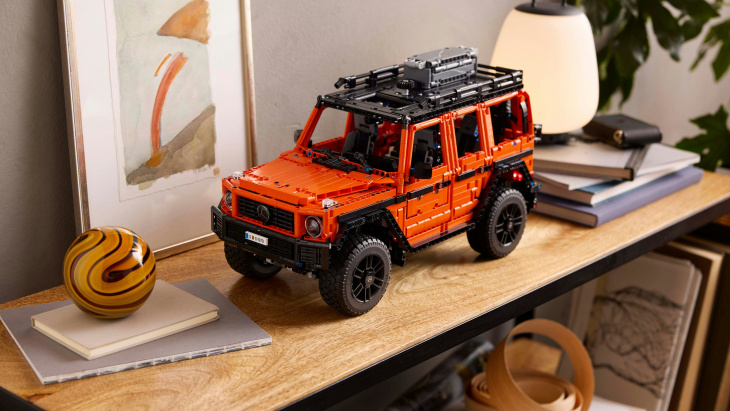 lego-set zum 45. geburtstag der mercedes-benz g-klasse