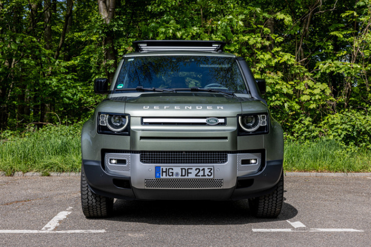 darf es etwas mehr sein? land rover defender im test