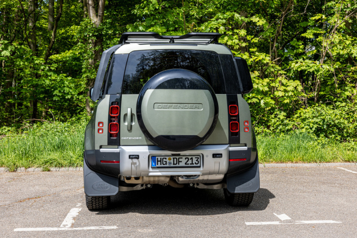 darf es etwas mehr sein? land rover defender im test