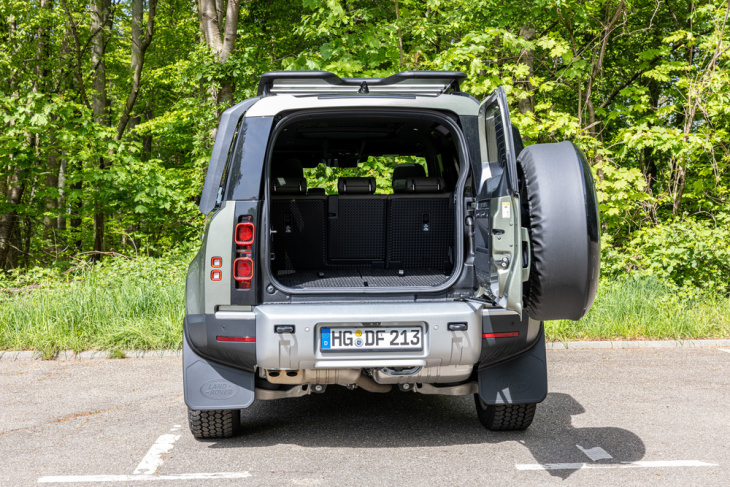 darf es etwas mehr sein? land rover defender im test