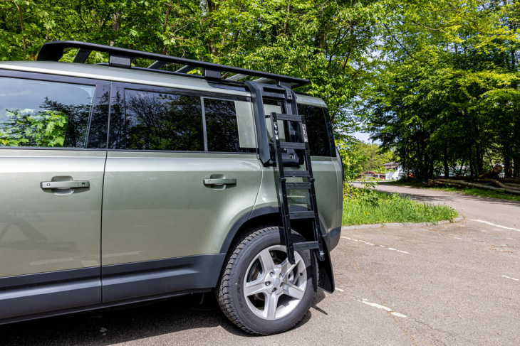 darf es etwas mehr sein? land rover defender im test