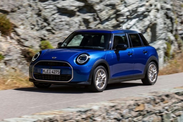 mini fünftürer f65: fotos zeigen cooper s in icy sunshine blue