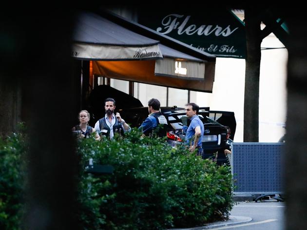 kurz vor den olympischen spielen: auto rast in pariser café – ein toter, mehrere verletzte