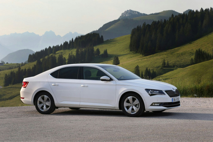 gebrauchtwagen-check: geräumig und geschunden: der skoda superb iii beim tüv