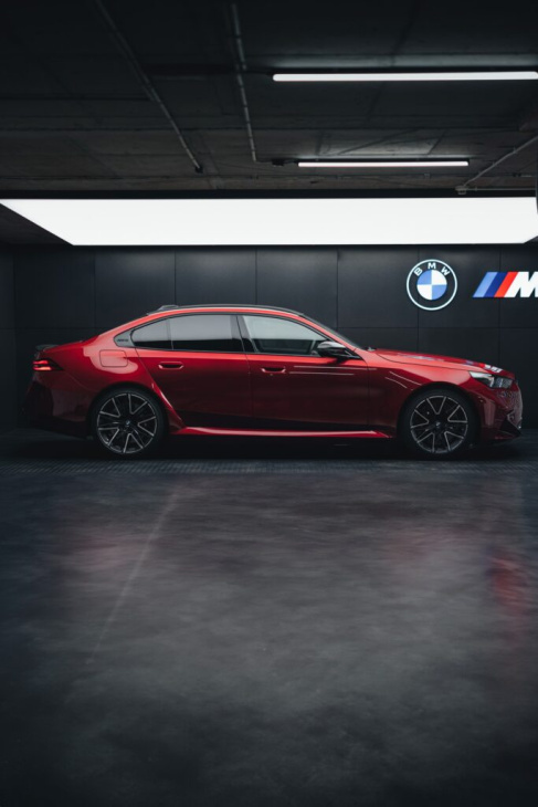 727 ps in fire red: mehr fotos zum neuen bmw m5 g90