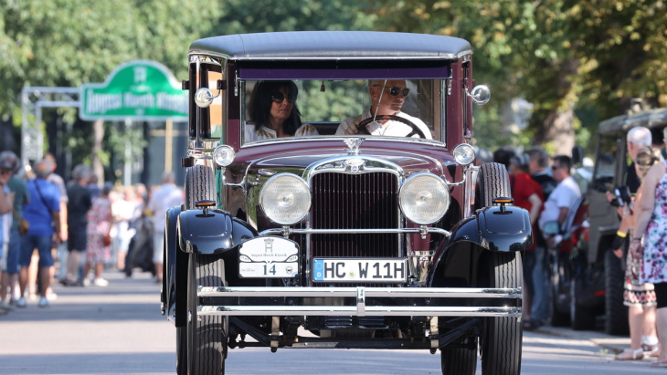 bildergalerie: die schönsten autos bei der großen oldtimer-rallye in zwickau