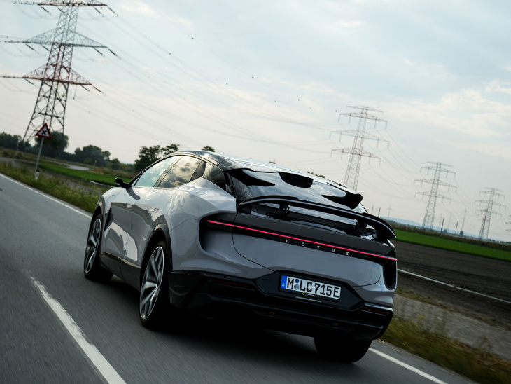 lotus eletre s im test