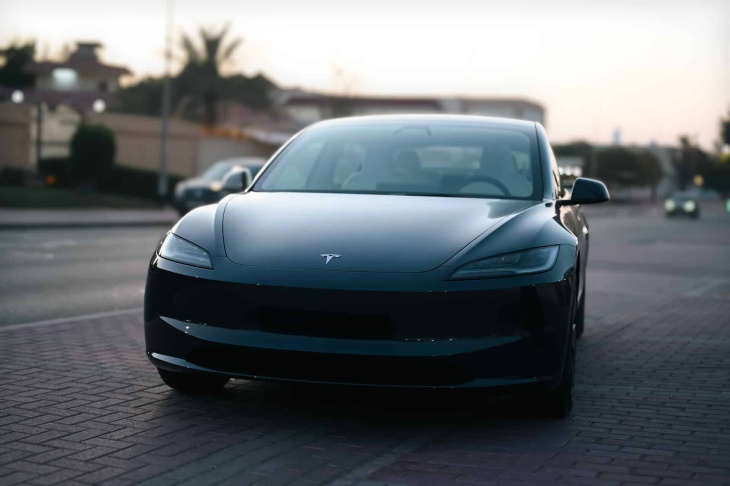 duell der facelifts: tesla model 3 gegen polestar 2