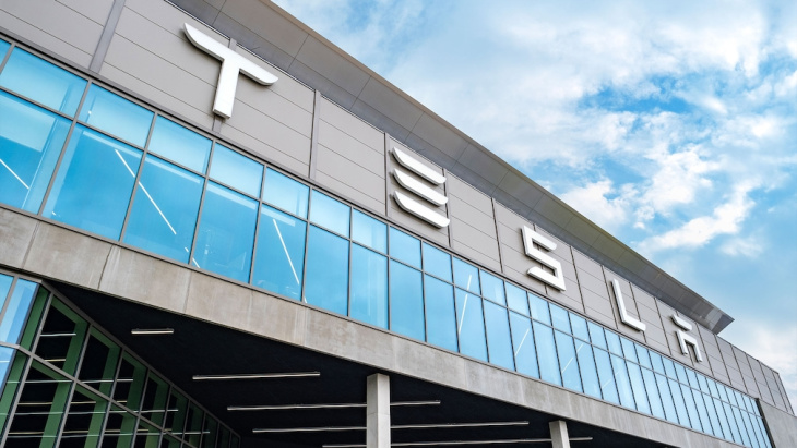 tesla stampft diesel-shuttle ein