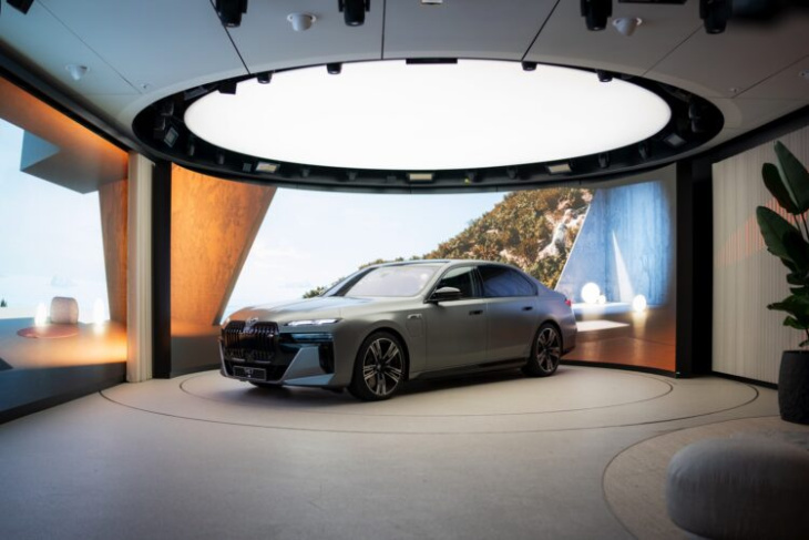 bmw welt: luxus-abholung im ‘exclusive privacy’-raum