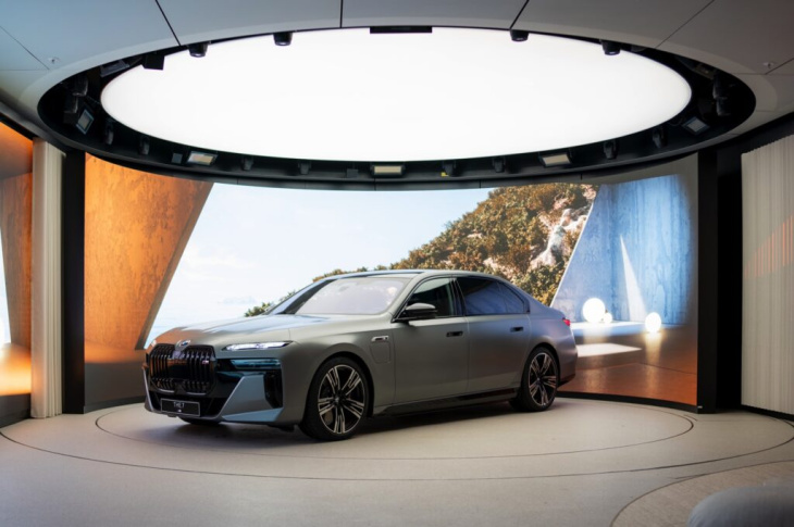 bmw welt: luxus-abholung im ‘exclusive privacy’-raum