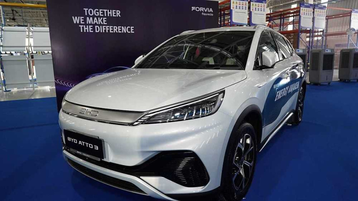 forvia und byd eröffnen neues sitzmontagewerk in thailand