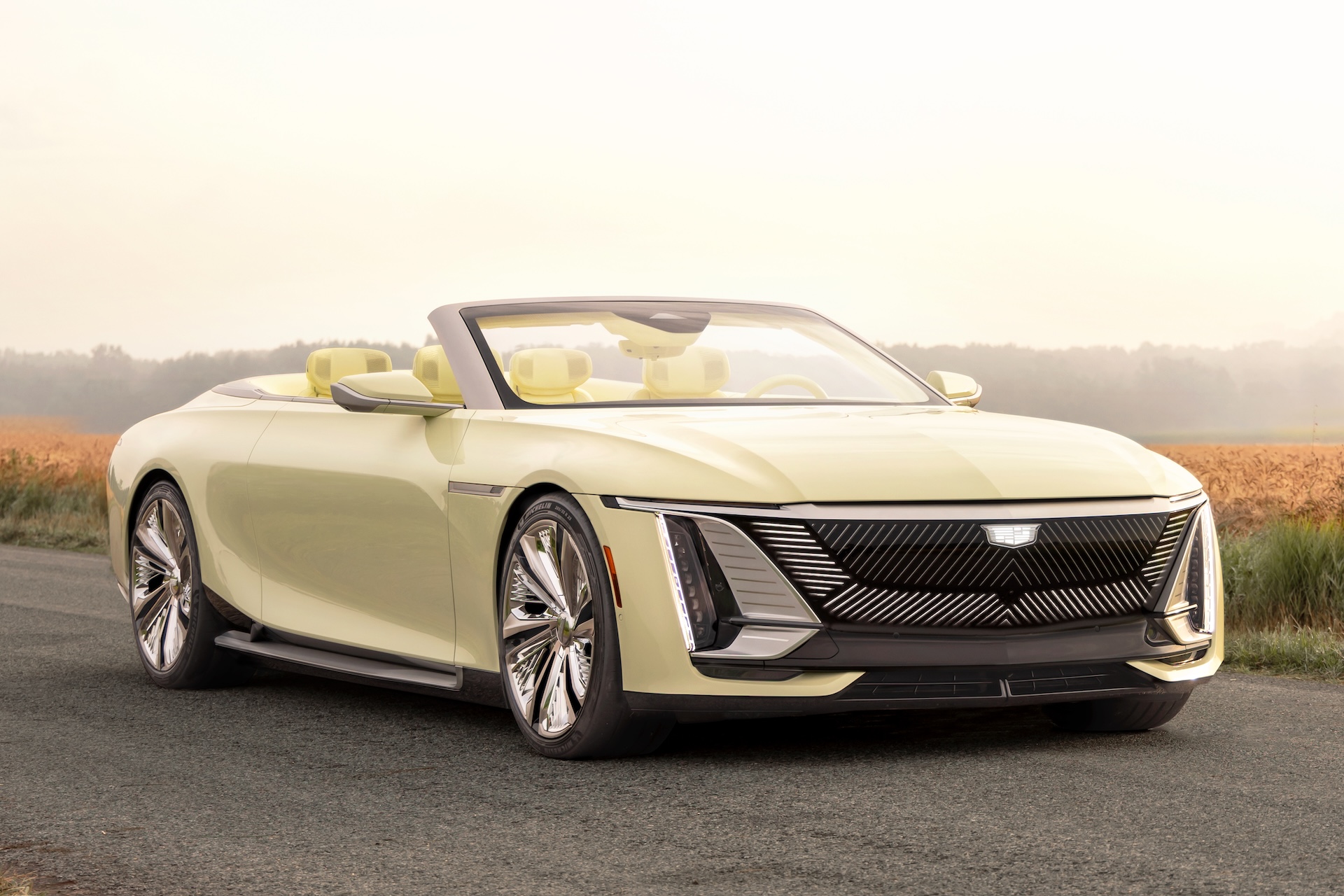 cadillac-studie: luxus-elektro-cabrio sollei hat auch schampus an bord