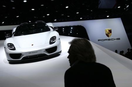 porsche senkt prognosen: überschwemmungen und nachfrageflaute belasten aktie