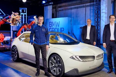 bmw-neuwagen mit champagner im séparée abholen