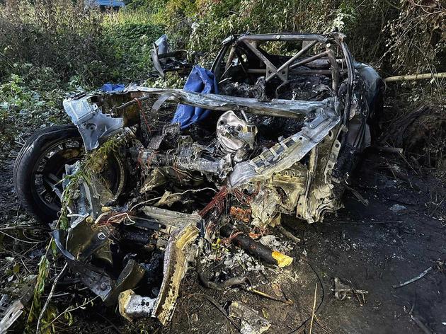 zwei tote nach unfall im kreuz dortmund/unna: porsche auf a44 ausgebrannt