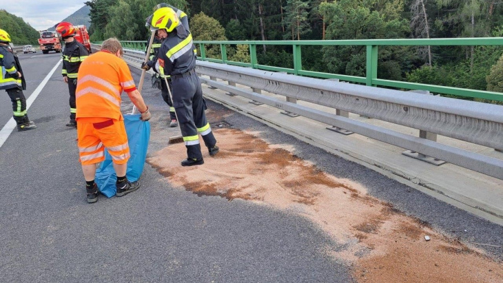 fahrzeugbrand auf der a2