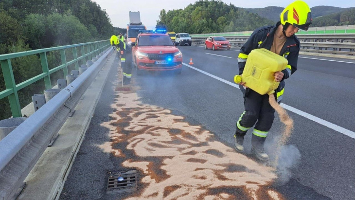 fahrzeugbrand auf der a2