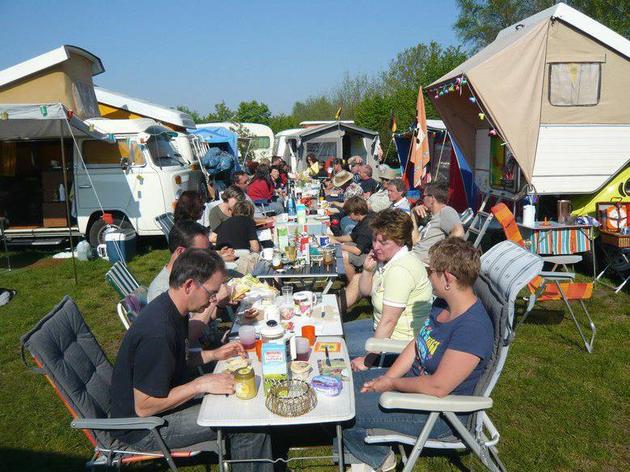 camping wie anno dazumal: oldtimer-fan sammelt historische wohnwagen