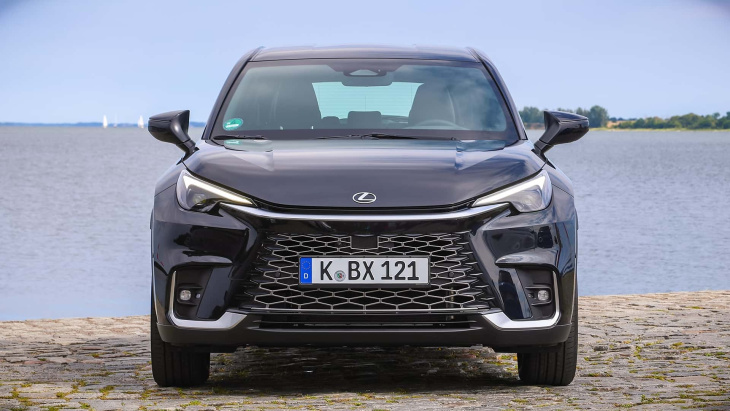 lexus lbx (2024) im test: der edle bruder des yaris cross