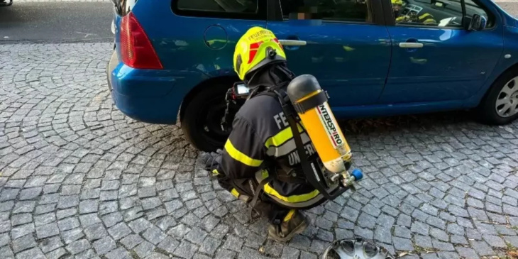 schockmoment auf der a2! lenkerin bemerkte plötzlich rauch beim reifen