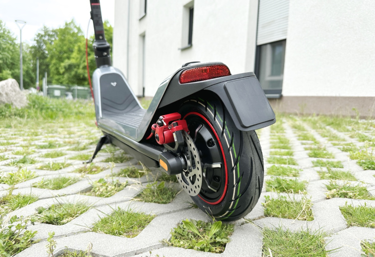 junge menschen dominieren e-scooter-unfälle in deutschland