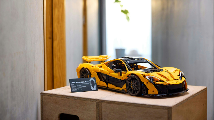 der neue lego technic mclaren p1 geht an den start