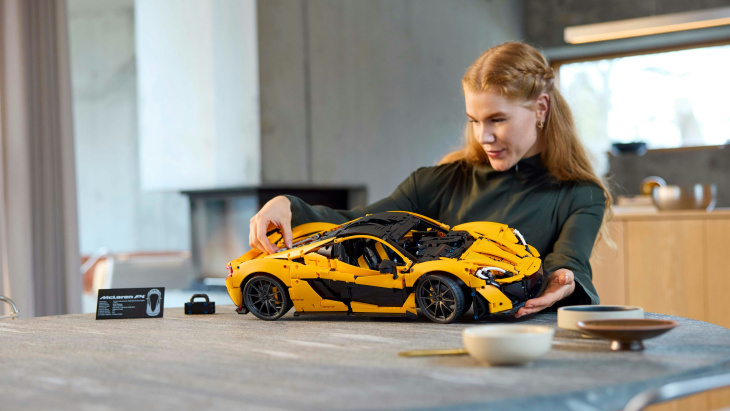 der neue lego technic mclaren p1 geht an den start