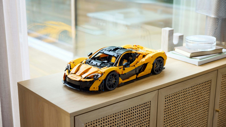 der neue lego technic mclaren p1 geht an den start