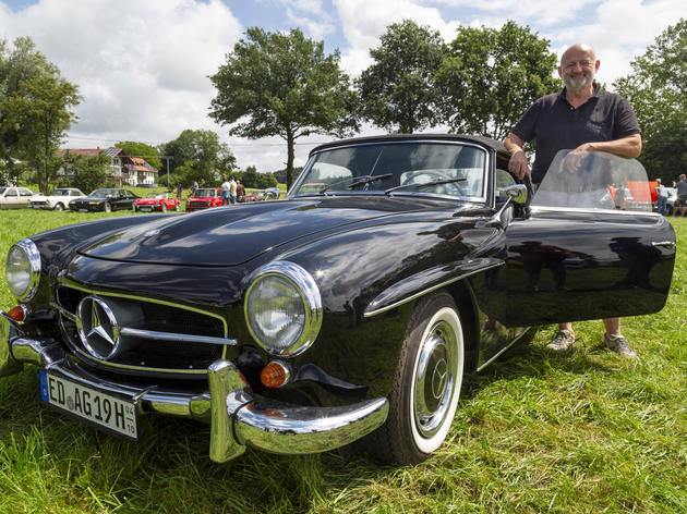 traditionelles oldtimertreffen in kemoding: vom 1-ps-fahrrad bis zum mercedes cabrio