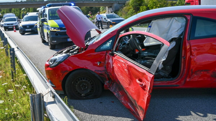 geisterfahrer kracht auf der a4 in gegenverkehr