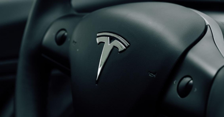 tesla ruft 1,85 millionen autos zurück